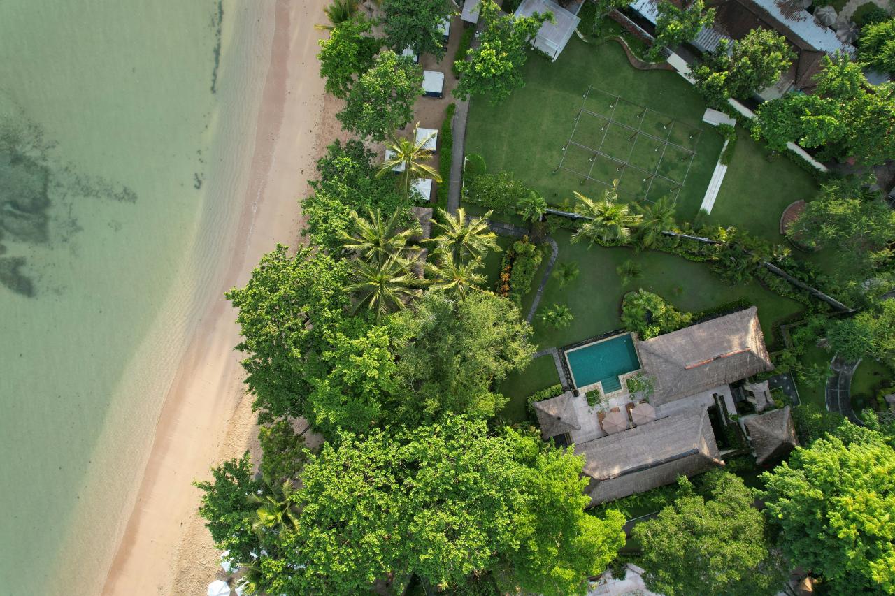 Pemandangan rumah tepi pantai dari atas burung
